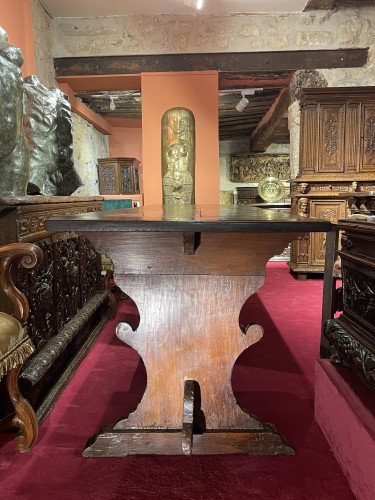 Sobre et elegante table de monastère - Galerie Gabrielle Laroche