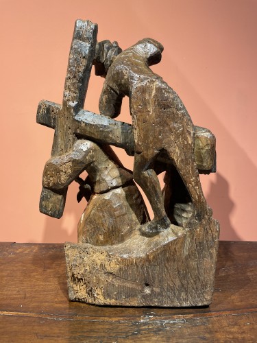 Carved wooden group presenting the carrying of the cross - 