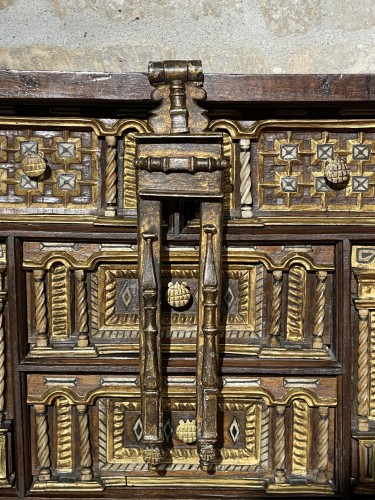 Movible barrgueno cabinet with ots original stand - 