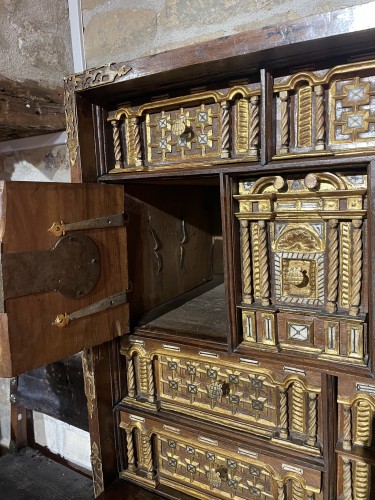  - Movible barrgueno cabinet with ots original stand