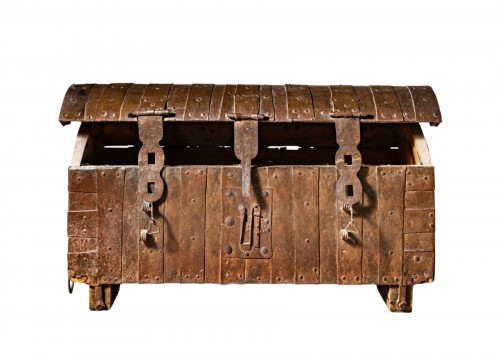 Exceptional cathedral chest