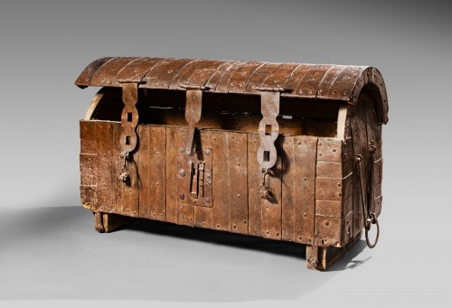 Exceptional cathedral chest - Furniture Style Middle age