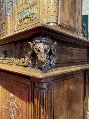 Antiquités - Renaissance cabinet with ram’s heads  from the Fontainebleau School 