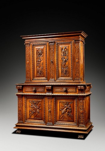 Fine french Renaissance walnut cabinet  carved with trophies - Renaissance
