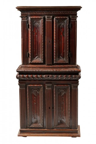 Rare lyon Renaissance cabinet, carved with trompe-l'œil perspectives