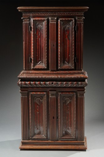 Rare lyon Renaissance cabinet, carved with trompe-l'œil perspectives - Furniture Style Renaissance