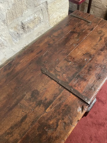 11th to 15th century - Gothic chest with arch patterns