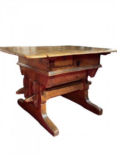 Gothic period money linder table