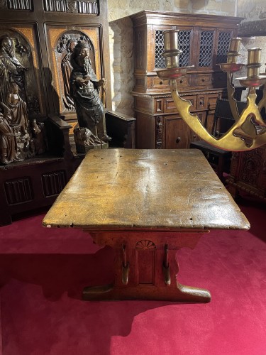 Middle age - Gothic period money linder table