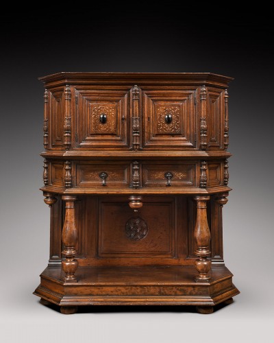 Belle crédence en noyer de la Première Renaissance française - Mobilier Style Renaissance