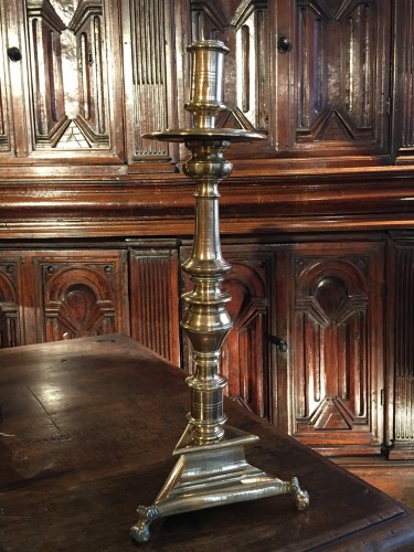 Luminaires Bougeoirs et Chandeliers - Bougeoir tripode en bronze doré d'époque Renaissance