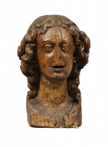 Wood carved depiction of the head of an angel