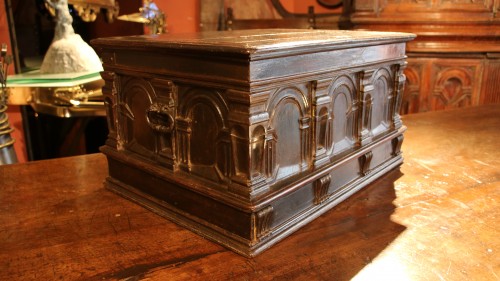 Renaissance casket with an arcature decor - Furniture Style Renaissance