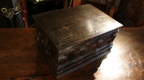 Furniture  - Renaissance casket with an arcature decor