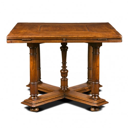 Exceptional French Renaissance leaf-table