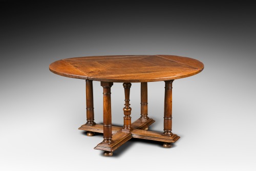 Furniture  - Exceptional French Renaissance leaf-table