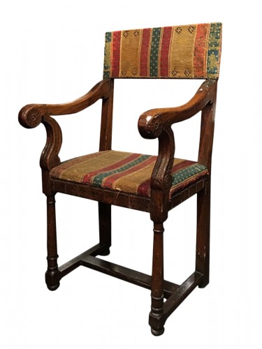 Fauteuil d'époque Henri II avec sa garniture petit point d'origine