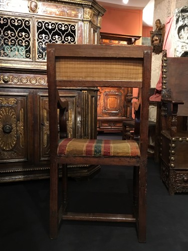 Fauteuil d'époque Henri II avec sa garniture petit point d'origine - Renaissance