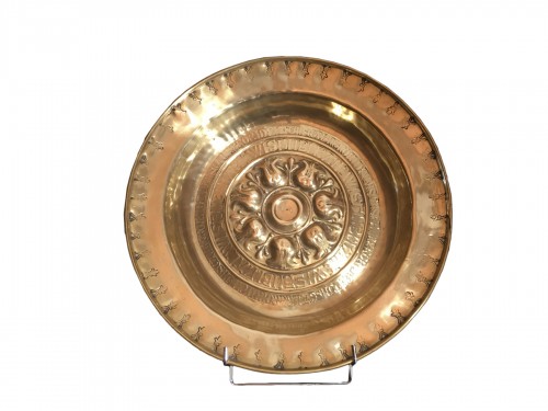 Brass alms dish with embossed and stamped decor (2 lines of inscriptions)