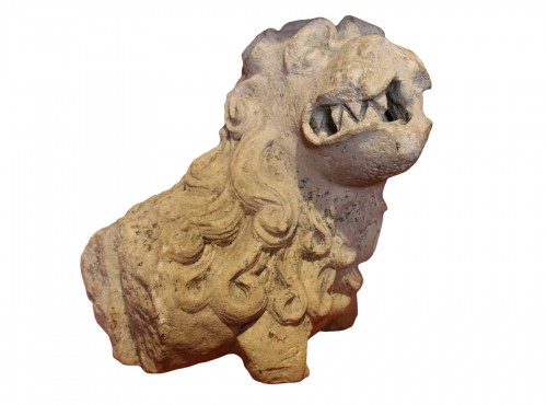 Lion en pierre sculptée