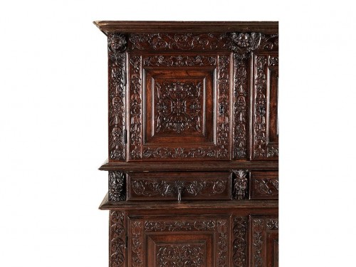 Cabinet à deux corps en bois de noyer rouge - Mobilier Style Renaissance