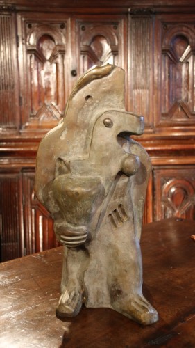 Femme à l'oiseau, monogrammée WM et daté de 1931 - Sculpture Style 
