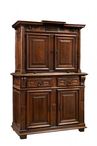 Red walnut Renaissance two-bodies cabinet