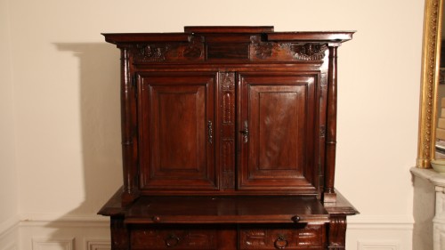 Antiquités - Red walnut Renaissance two-bodies cabinet