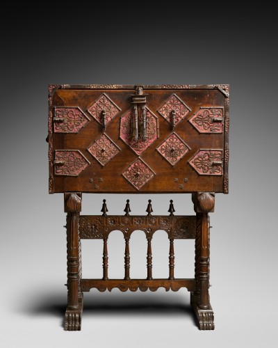 Spanish bargueno portable chest - Furniture Style 
