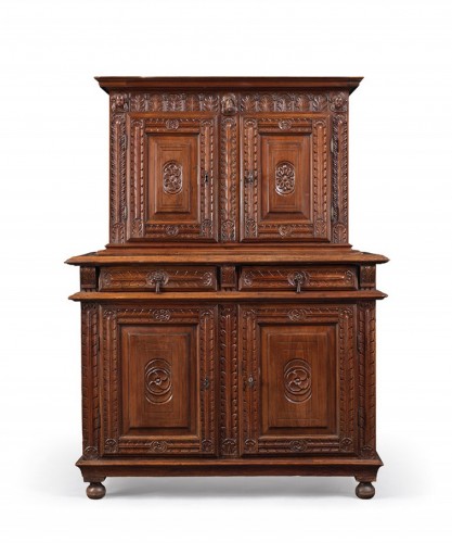 Small Henri II cabinet with a feather quill decor