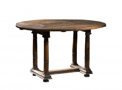 Walnut oval leaf-table