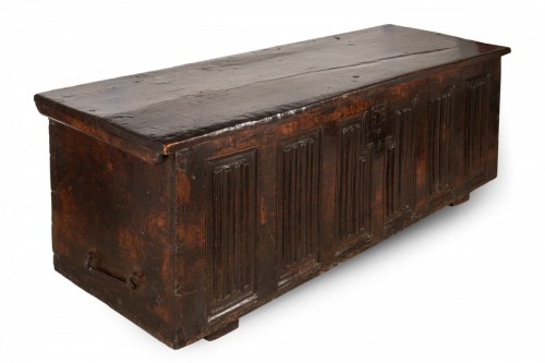 Gothic linenfold chest  - Furniture Style Middle age