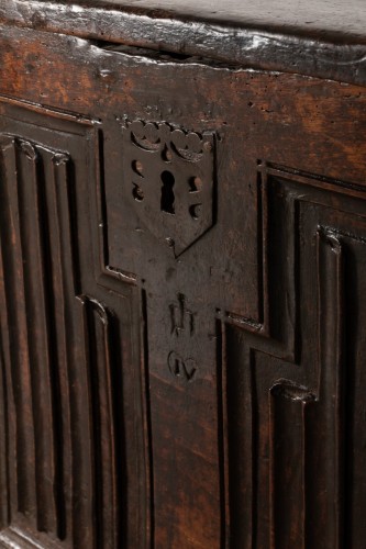 Gothic linenfold chest  - 
