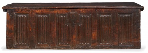 Gothic linenfold chest  - Middle age