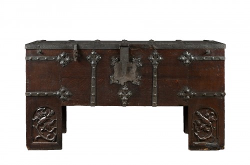 Oak and iron german gothic chest  known as « stollentruhe »