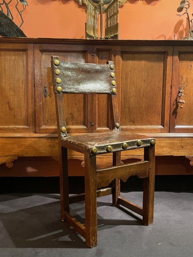 17th century - Set of six chairs with studded back