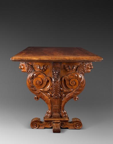 Renaissance ceremonial table from hugues sambin school with a fan-shap - Furniture Style Renaissance