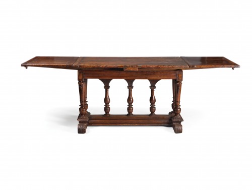 Table d’epoque Renaissance a tirettes et à patins avec allonges dite ‘a l’italienne’ - Mobilier Style Renaissance