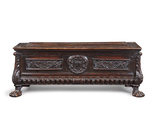 A tuscan Renaissance carved dark walnut cassone - Furniture Style Renaissance