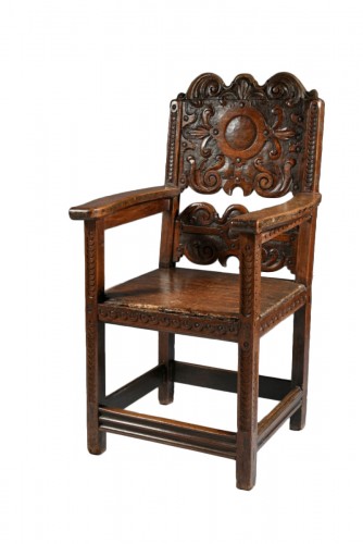 Lombardy armchair of the 17th century in walnut