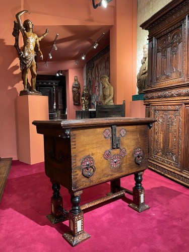 Antiquités - Rare gothic treasurer chest