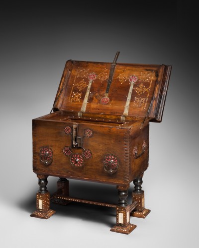 Antiquités - Rare gothic treasurer chest