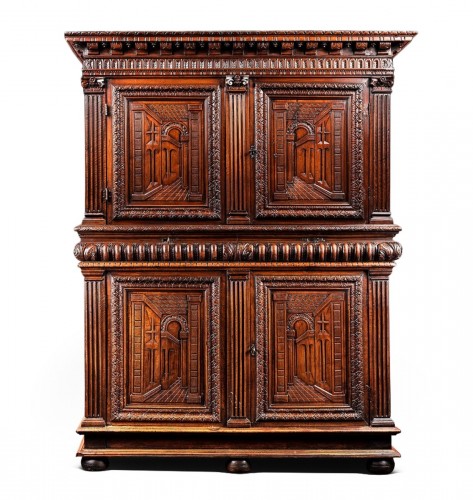 Exceptional french Renaissance cabinet with perspective carving