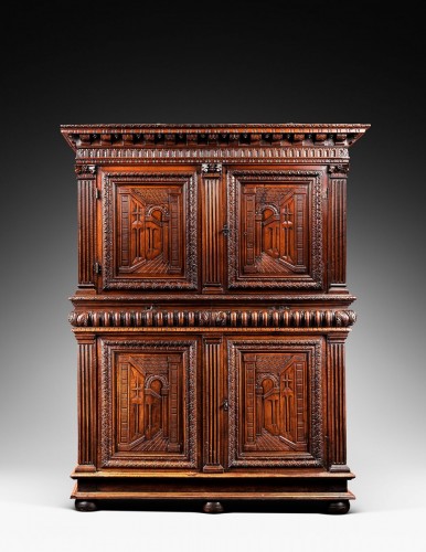 Exceptional french Renaissance cabinet with perspective carving - Renaissance