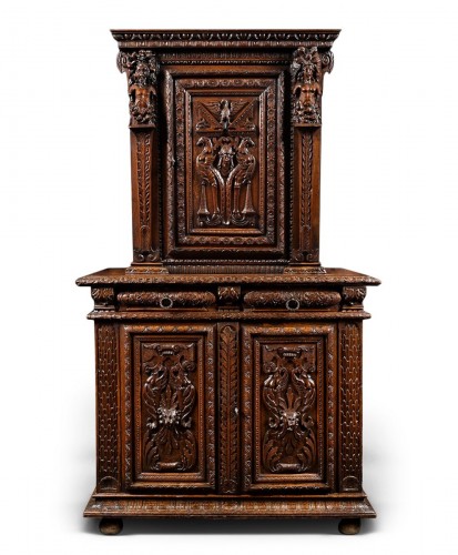 Cabinet richement sculpté de la seconde Renaissance