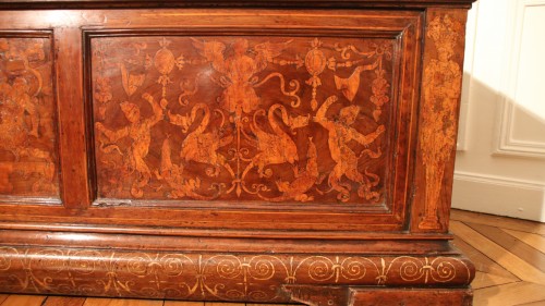 Renaissance venetian cassone - Furniture Style Renaissance