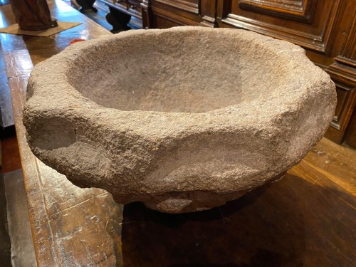 Art sacré, objets religieux  - Cuve baptismale d’époque Romane