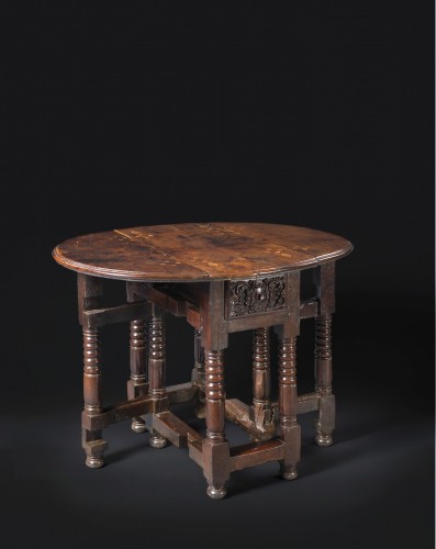 Small spanish drop-leaf table - 