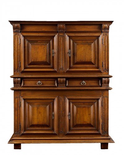 Renaissance cabinet with a quill-feather decor