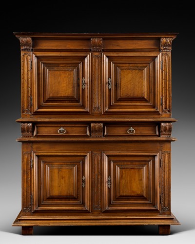 Renaissance cabinet with a quill-feather decor - Furniture Style 